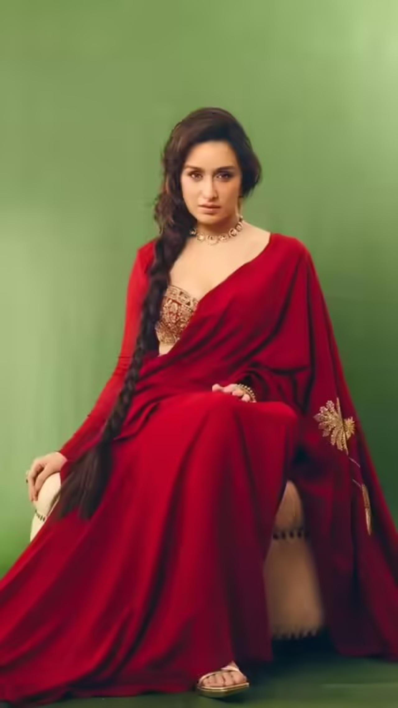 Sharaddha brings this crepe red saree to life with a matching embroidered bustier blouse with long sleeves. The floral-design neckpiece featuring floral designs, a diya, and a crescent moon motif adds an extra edge.