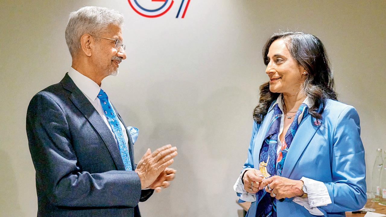 Jaishankar, Anand discuss West Asia crisis, focus on Strait of Hormuz