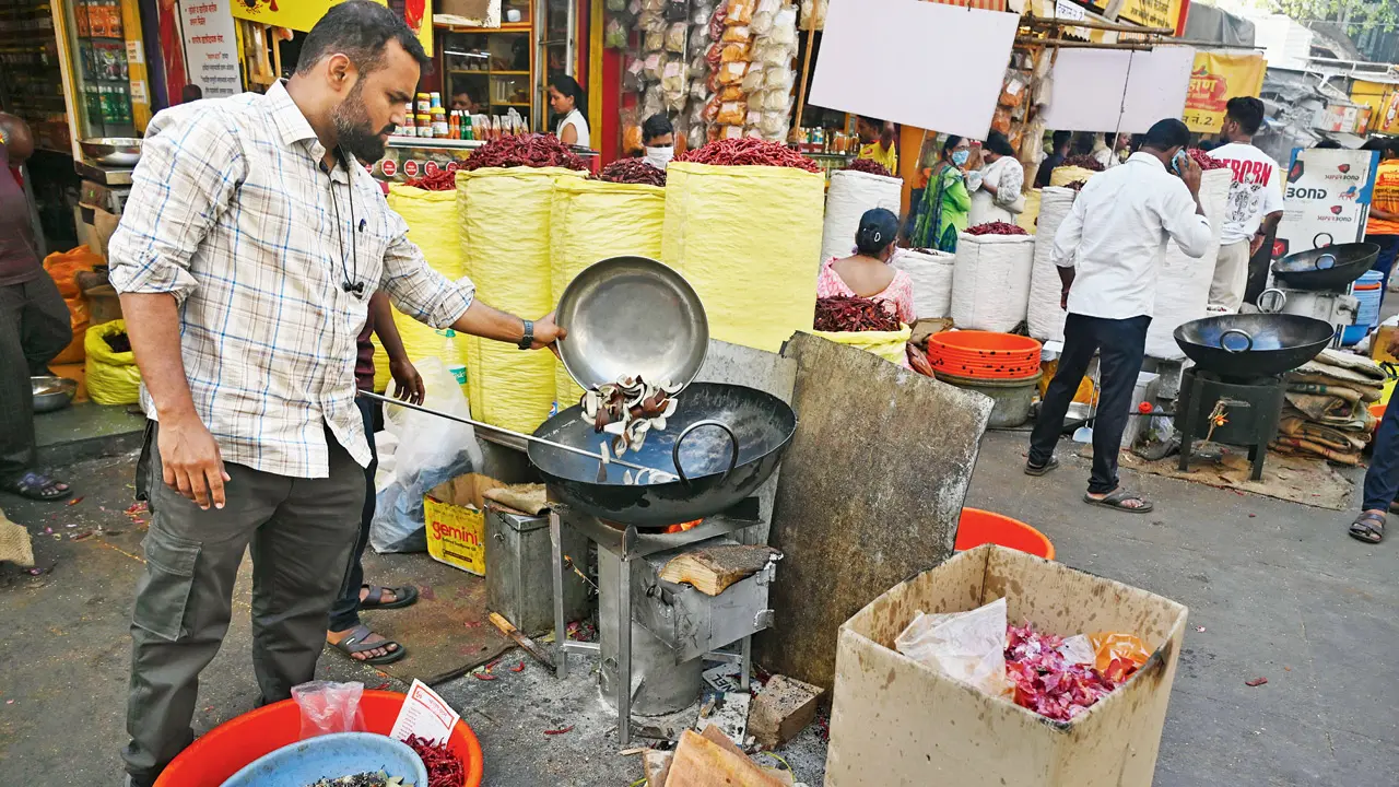 Mumbai’s eateries fight LPG crisis with creative fuel alternatives