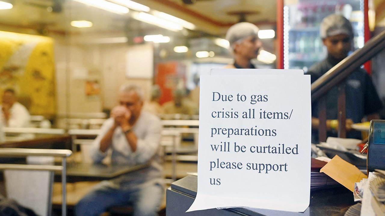 After warning that they would have to shut down over cylinder shortage, Sadguru Cafe, Sandhurst Road, was forced to put up this notice on Thursday. PIC/ASHISH RAJE