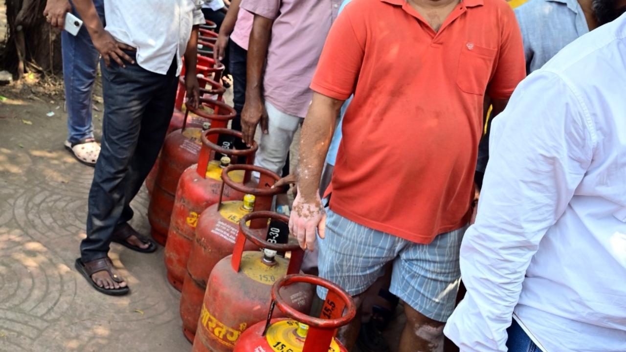 Earlier this week, Maharashtra Food and Civil Supplies Minister Chhagan Bhujbal on Tuesday said that commercial LPG supply to hotels and restaurants may be reduced in the coming days, as the Centre has directed oil companies to prioritise domestic consumers amid disruptions in the global fuel supply chain caused by the escalating West Asia conflict