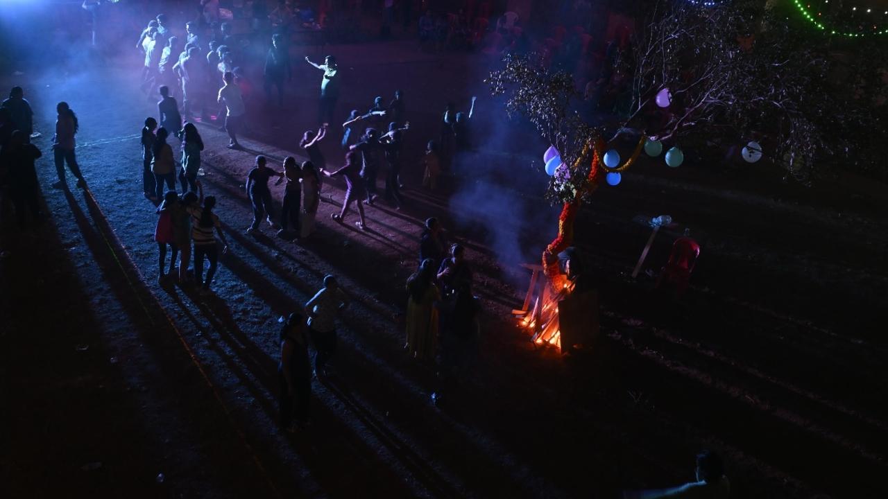 Residents of Mahim Koliwada come together with music and dance, keeping age-old Koli traditions alive during Holi festivities.