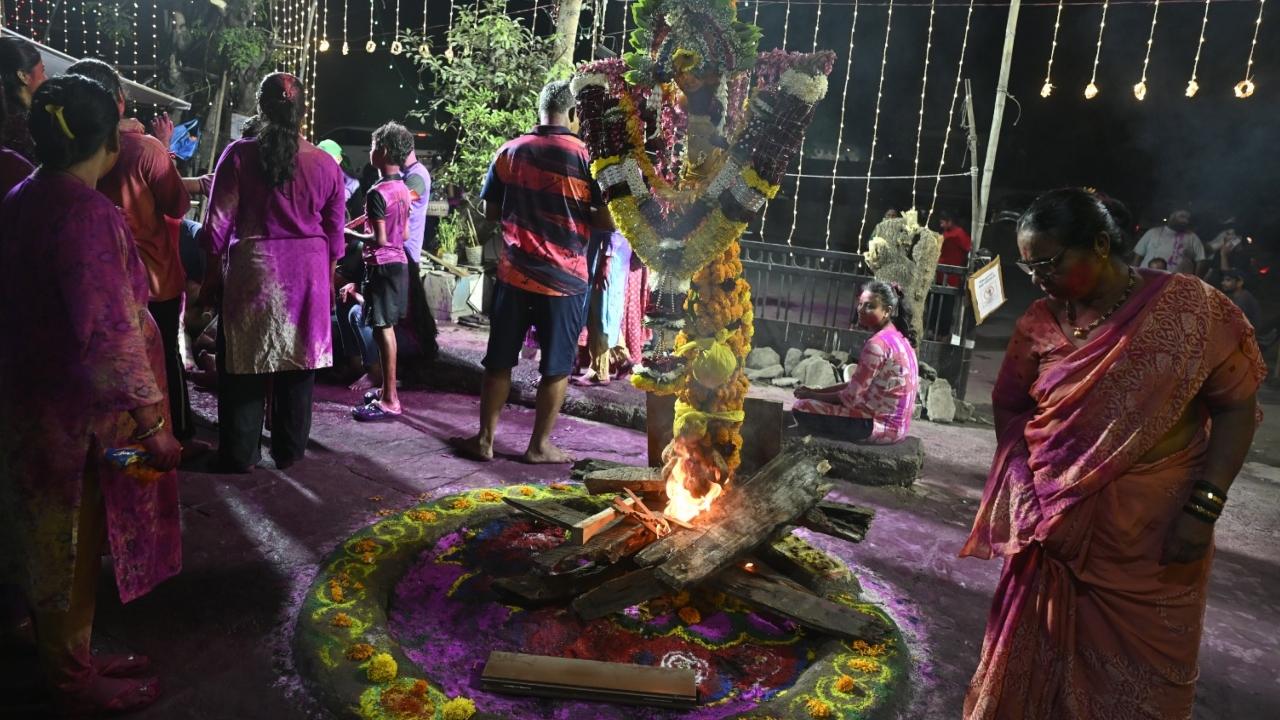 A night of colour, culture, and community bonding as Mahim Koliwada celebrates Shimga with dance, music, and ritual bonfire.