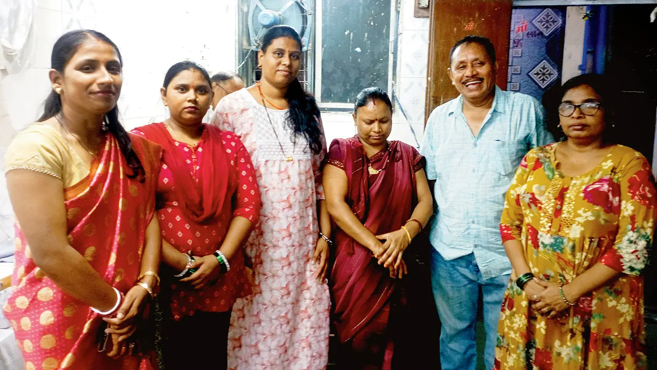(From left) Soma Dey, Anita Kanojia, Siddheshwari Sharma, Ranjana Kanojia, Nisar Ali, Virangana Salve