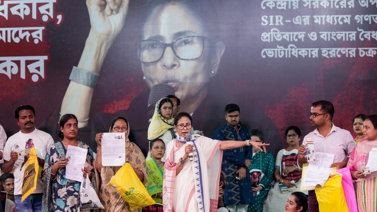 <p>Banerjee had begun the demonstration at Metro Channel in central Kolkata on Friday, accusing the Election Commission of conspiring with the BJP to "disenfranchise Bengal voters" ahead of the upcoming assembly elections.</p>