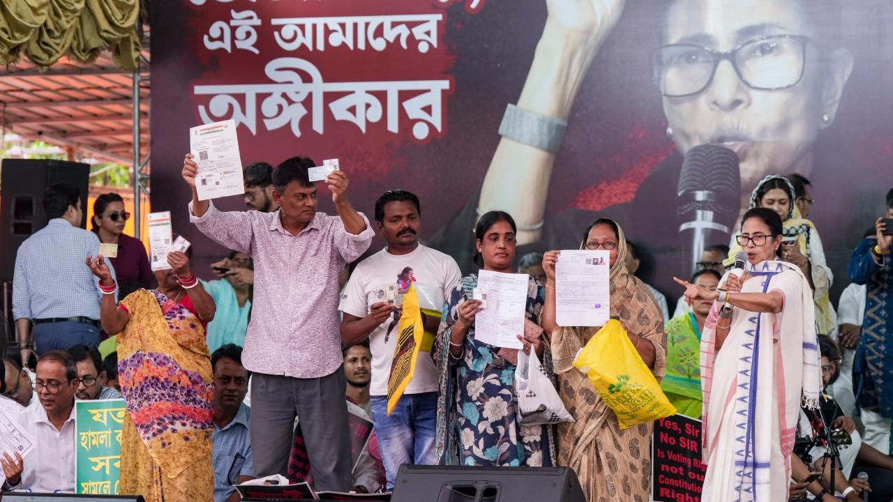 <p>Addressing supporters on Friday afternoon, Banerjee alleged that large numbers of genuine voters were being removed from the electoral rolls under the Special Intensive Revision (SIR) exercise.</p>