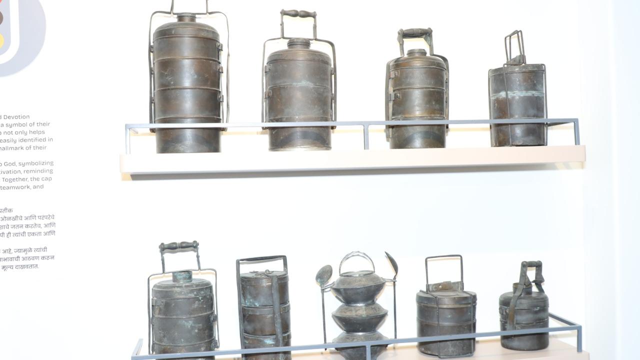 Highlighting the global reputation of Mumbai’s dabbawalas, Mayor Tawde said their service extends far beyond delivering lunchboxes. She noted that their system represents a “living model” of management excellence, rooted in punctuality, teamwork, and reliability. According to her, the dabbawalas have emerged as true ambassadors of Mumbai’s service-oriented ethos, earning admiration from across the world.