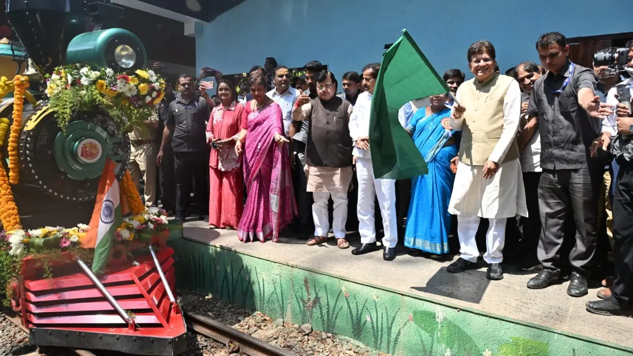 The track-laying, development of new stations, and related infrastructure work were carried out by the Rail India Technical and Economic Service. The service will operate on battery power, aligning with sustainable tourism practices within the park.