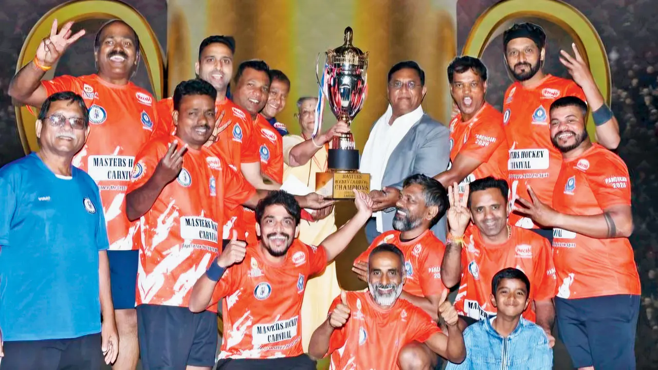 Mumbai Customs and Shlok Hockey Club win the Masters Hockey Carnival