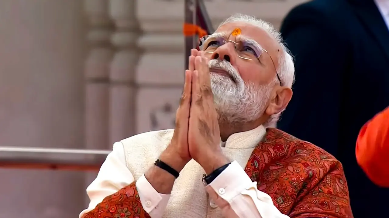 PM Modi witnesses Surya Tilak of Ram Lalla, offers prayers on Ram Navami