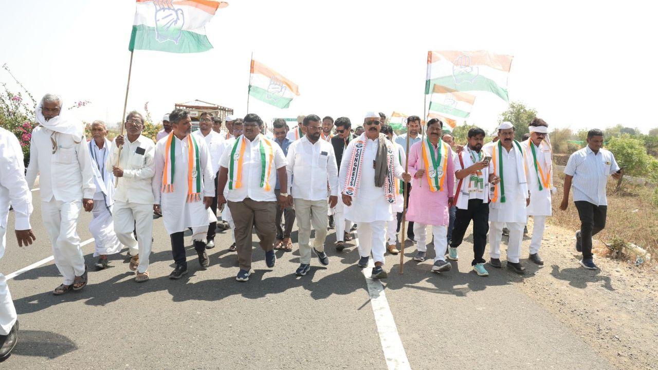 Sapkal alleged that the Centre was responsible for the situation and accused PM Modi of compromising the interests of Indian farmers. “Narendra Modi has surrendered before the US and has put the country up for sale,” he claimed