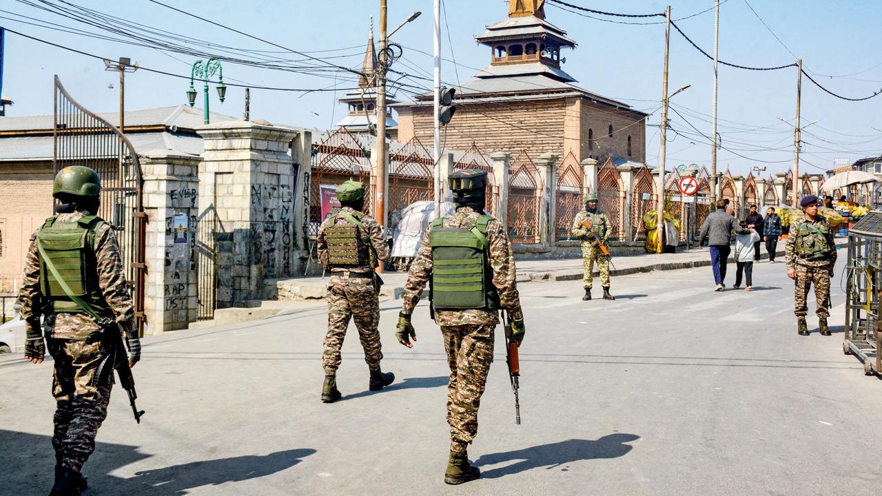 Indian Army kills Pakistani terrorist while foiling LoC infiltration bid in Uri