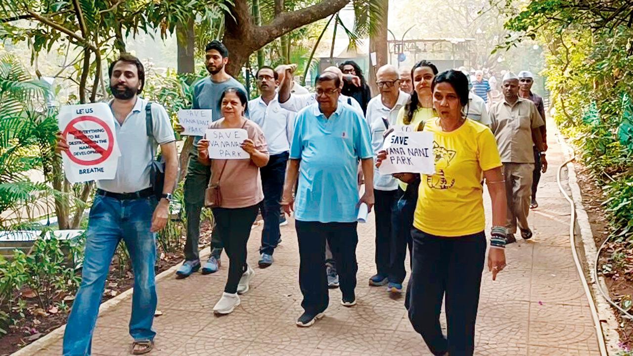 Protesters at Nana Nani park in Versova