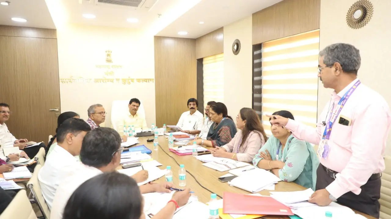 Maharashtra Health Minister orders speedy completion of hospital projects