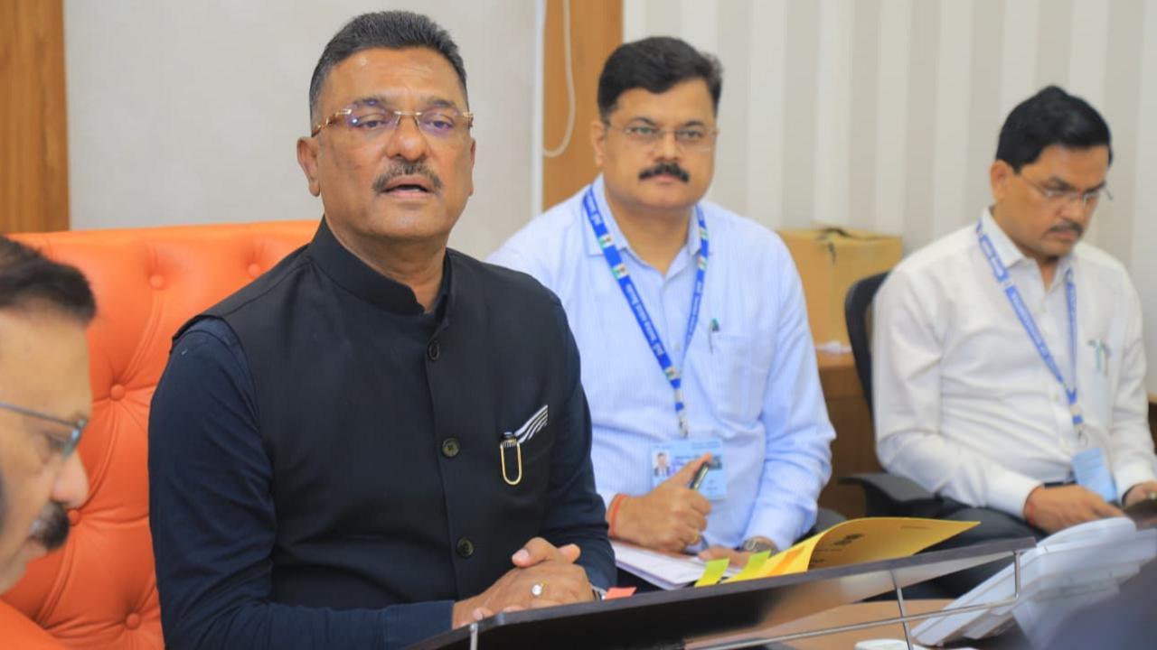 Maharashtra govt suspends new auto-rickshaw permits amid traffic concerns