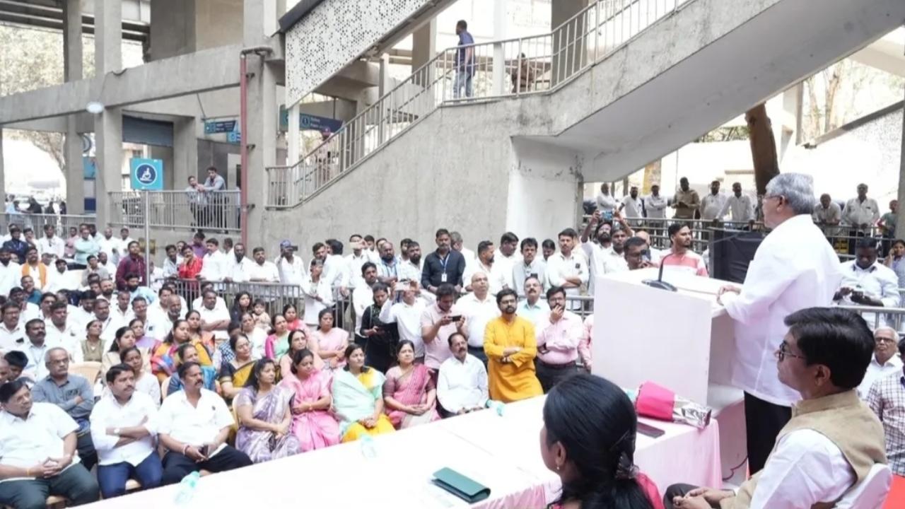 Pune Metro commuters get shared rickshaw feeder service at SNDT station