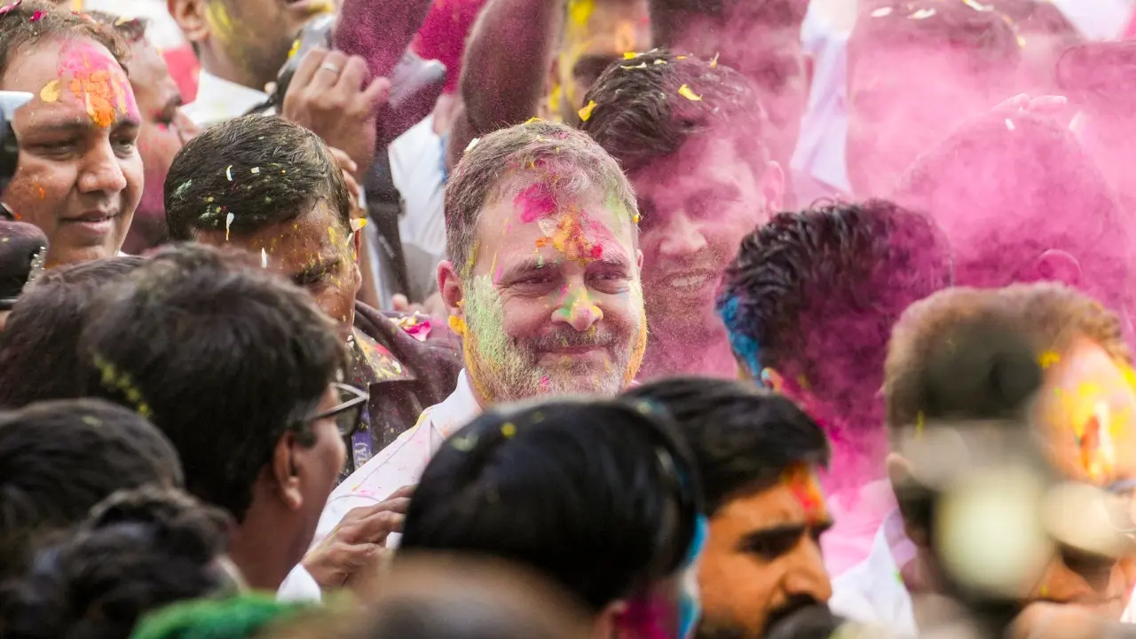 In Photos: Rahul Gandhi celebrates Holi with Congress workers at party office
