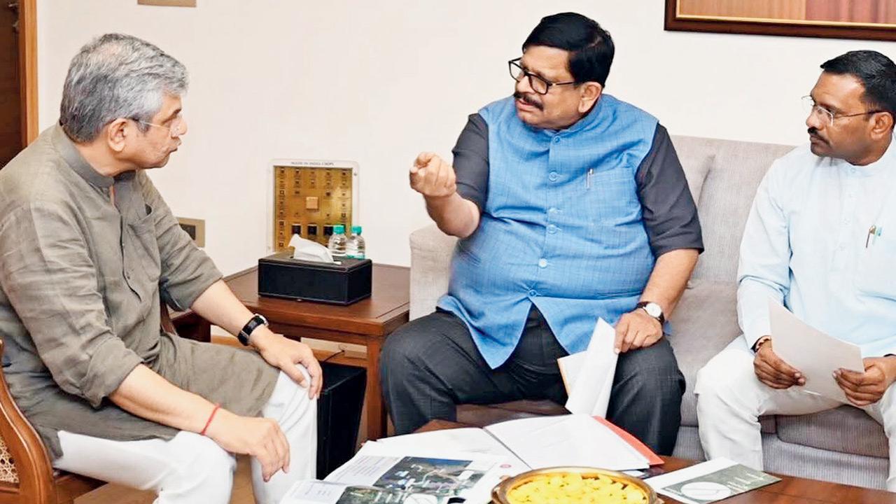 BJP MP Ram Patkar (in blue) meets Union Minister Ashwini Vaishnaw (left), in New Delhi. PIC/BY SPECIAL ARRANGEMENT