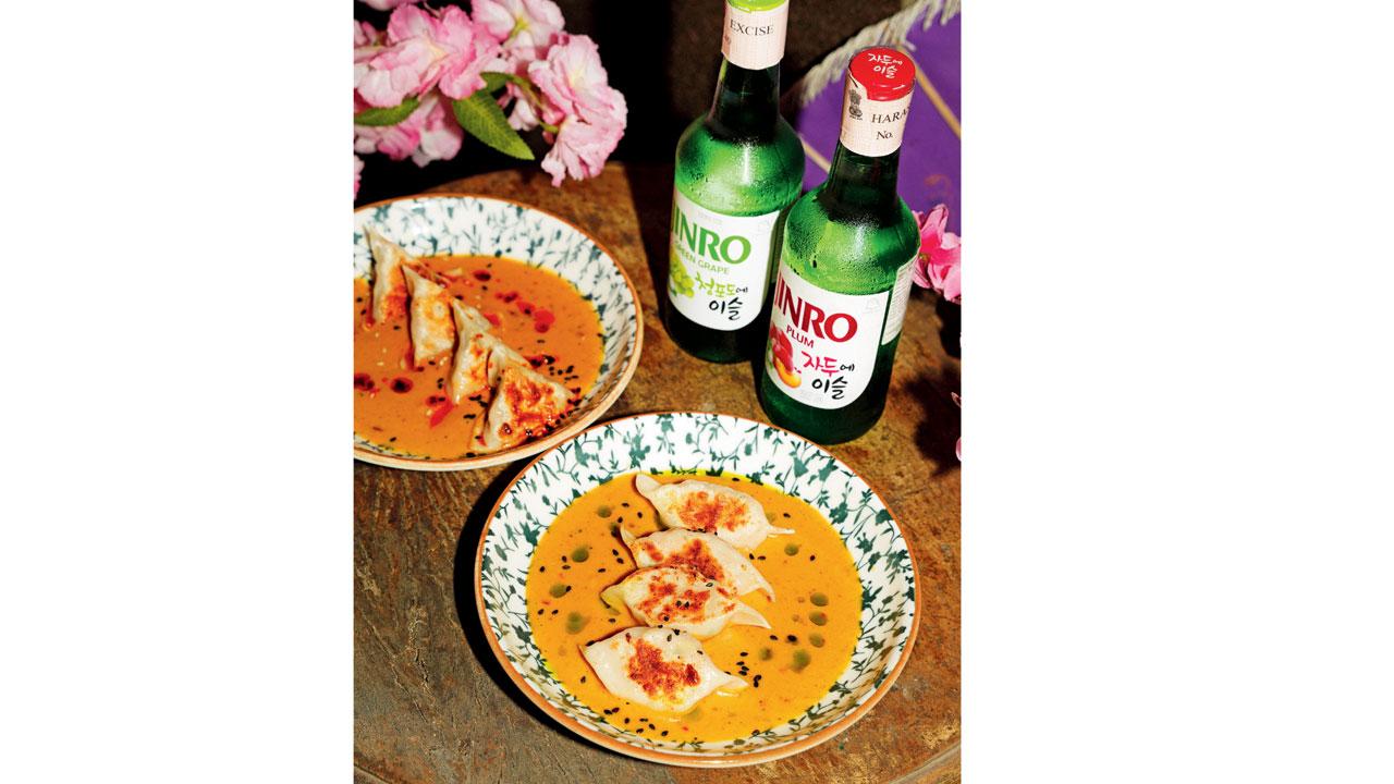 Mandu, with chicken (centre) and vegetarian (top left) variants