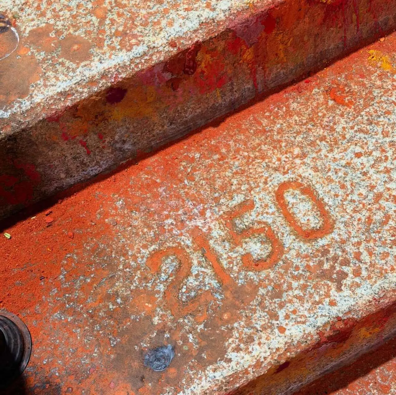 This time Shikhar was nowhere to be seen, but Janhvi was joined by her friends as she climbed 3,550 steps barefoot to offer prayers at the revered shrine.