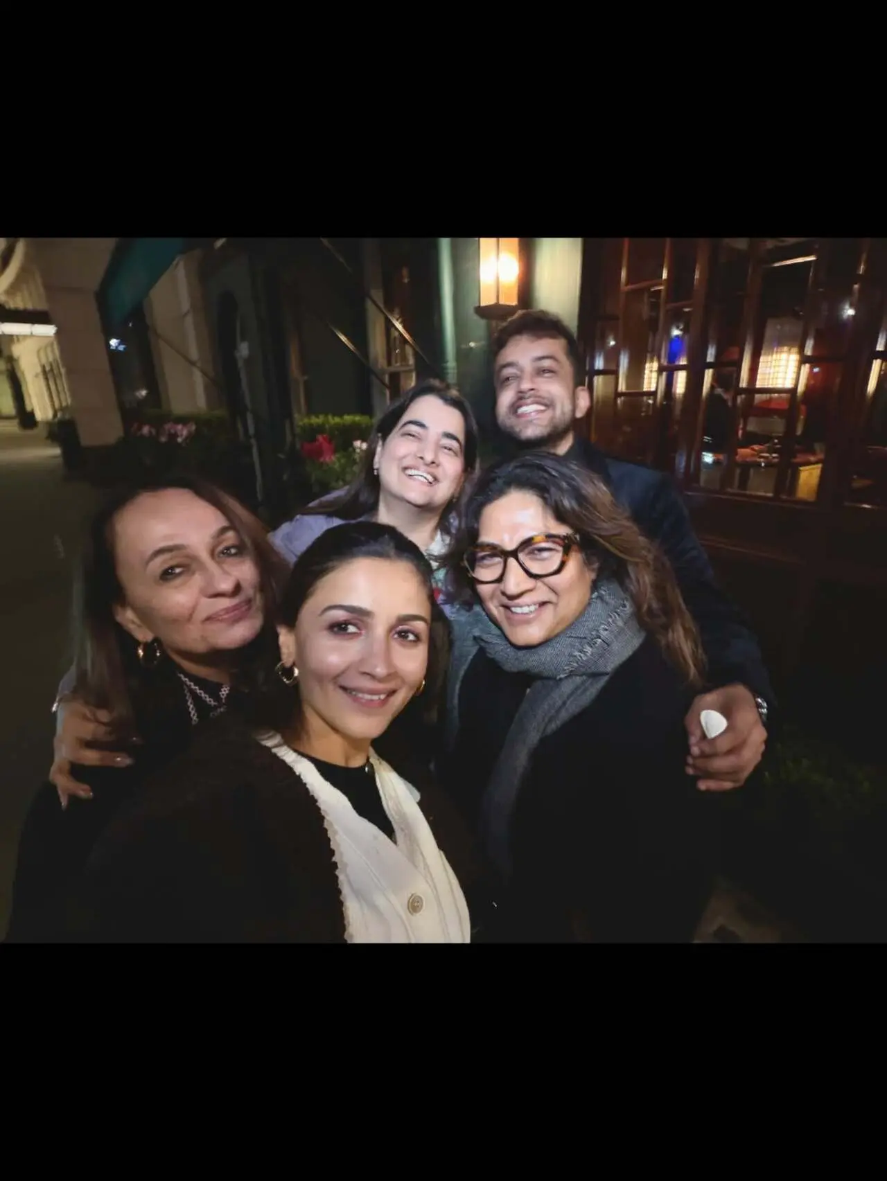 Alia Bhatt captures a happy vacation moment as she takes a selfie with Soni Razdan, Anu Ranjan and others.
