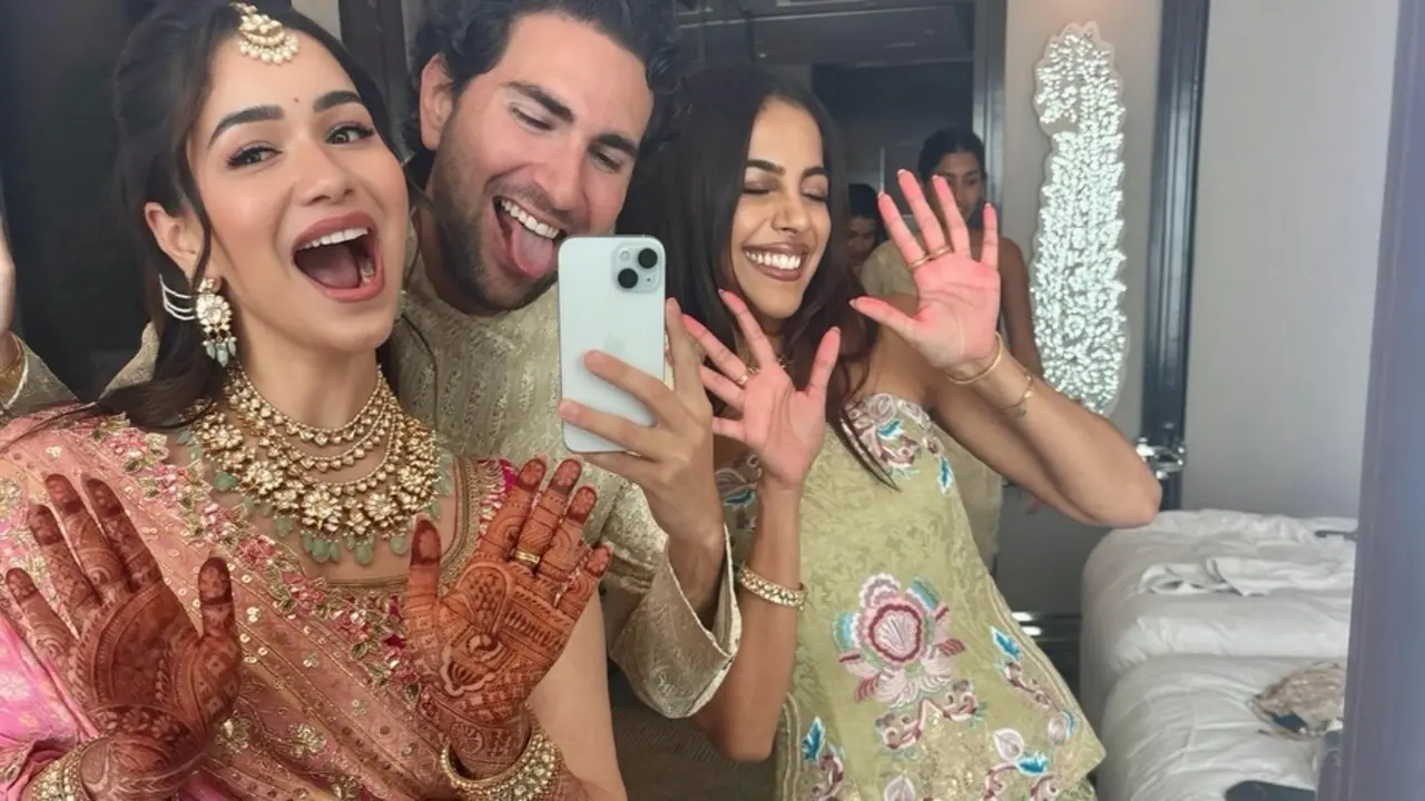 Sharing the pics, Sara wrote in caption, 