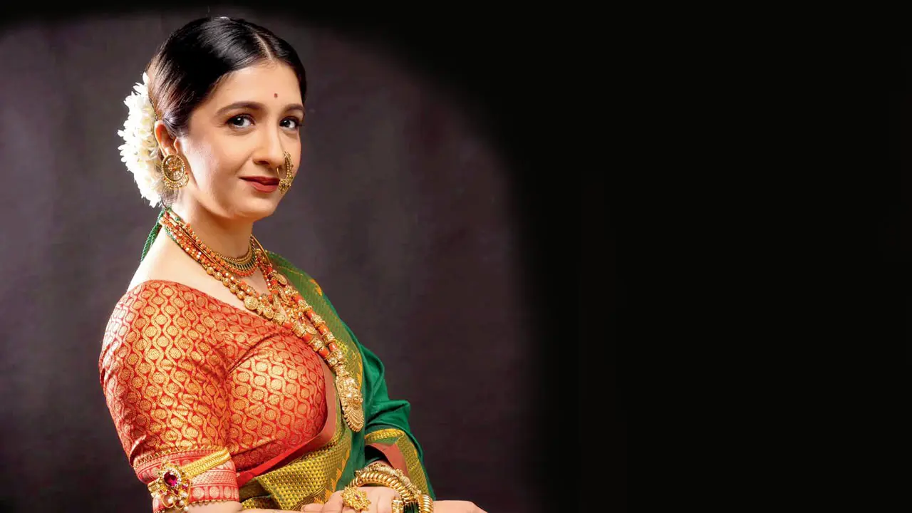 Snehlata Vasaikar manifested the lead role in Vashikaranam