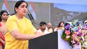 Maharashtra govt to allow flexible reporting time for women employees in Mumbai