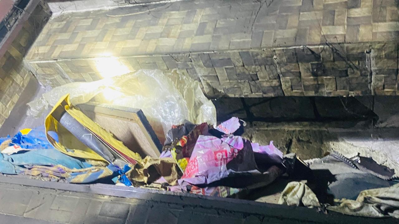 A fire brigade team rushed to the spot with one rescue vehicle after receiving the alert. However, local residents had already managed to control and extinguish the fire before firefighters arrived, officials said.