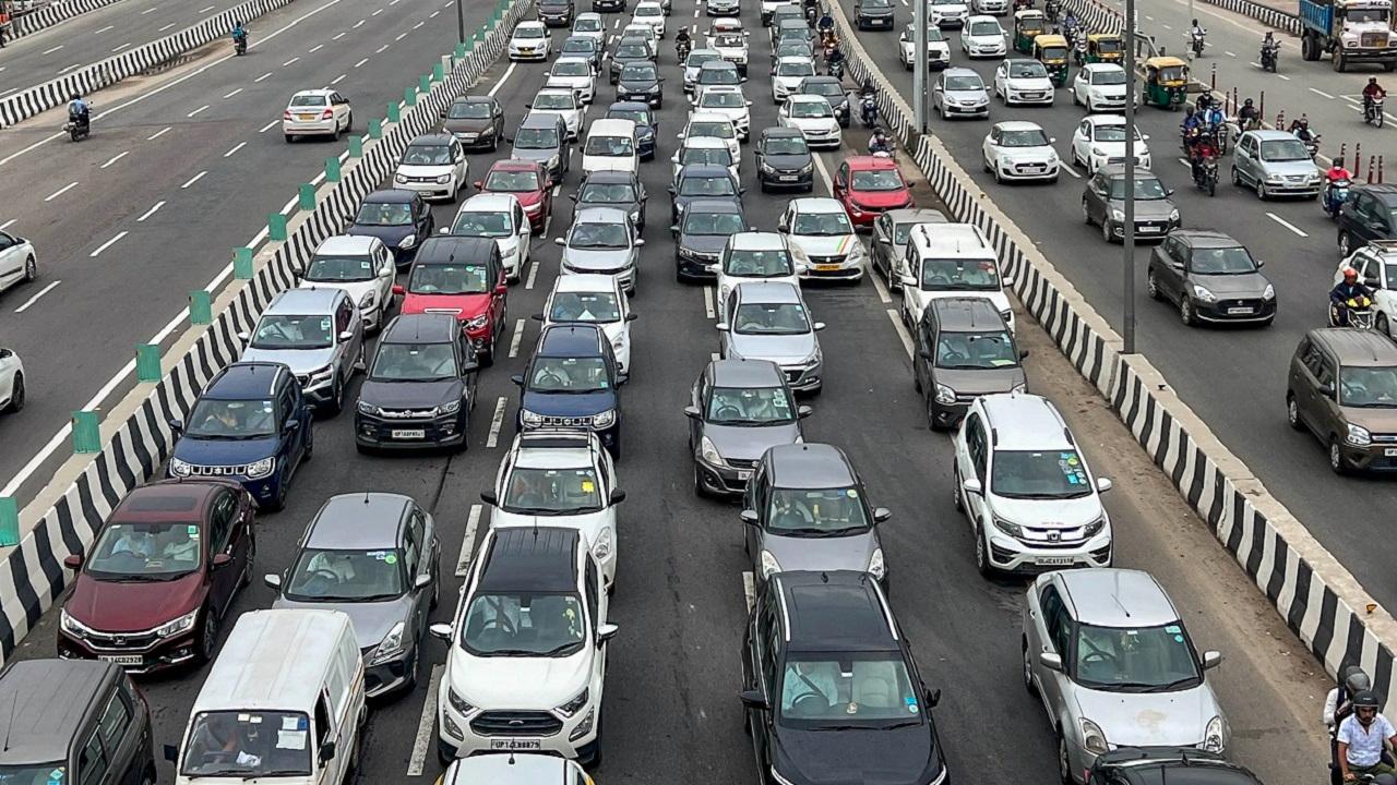 5.28 crore vehicles on road in Maharashtra, 8.2 pc increase within one year