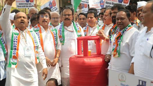 Congress holds protests in Maharashtra demanding rollback of LPG price hike