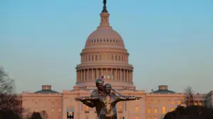 Golden Trump–Epstein Titanic-style statue appears at Washington’s National Mall