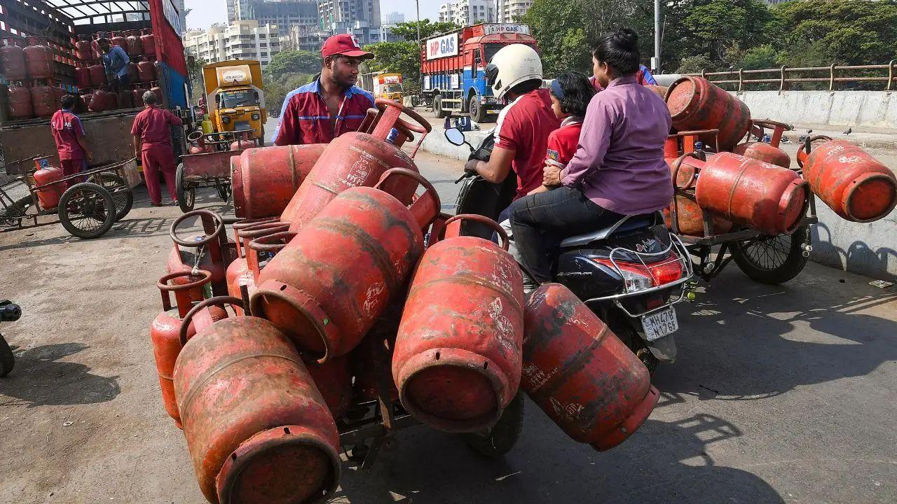 Las reservas de combustible de la India se mantienen seguras en medio de la crisis mundial; El gobierno desestima los rumores de escasez.