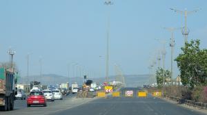 Two lanes of Vashi Bridge shut for repairs, expect delays towards Navi Mumbai