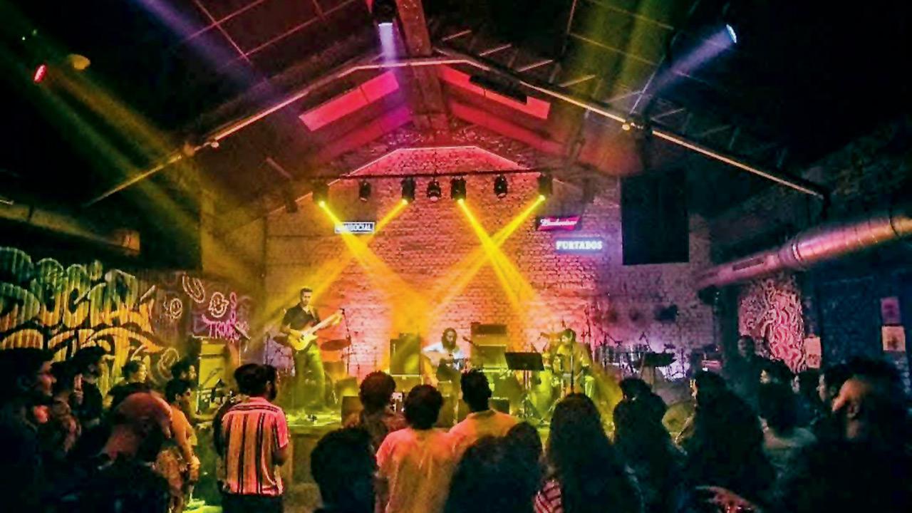 Verma (centre) during a  previous performance at a venue in Lower Parel. Pics courtesy/Ikroop Nijjar
