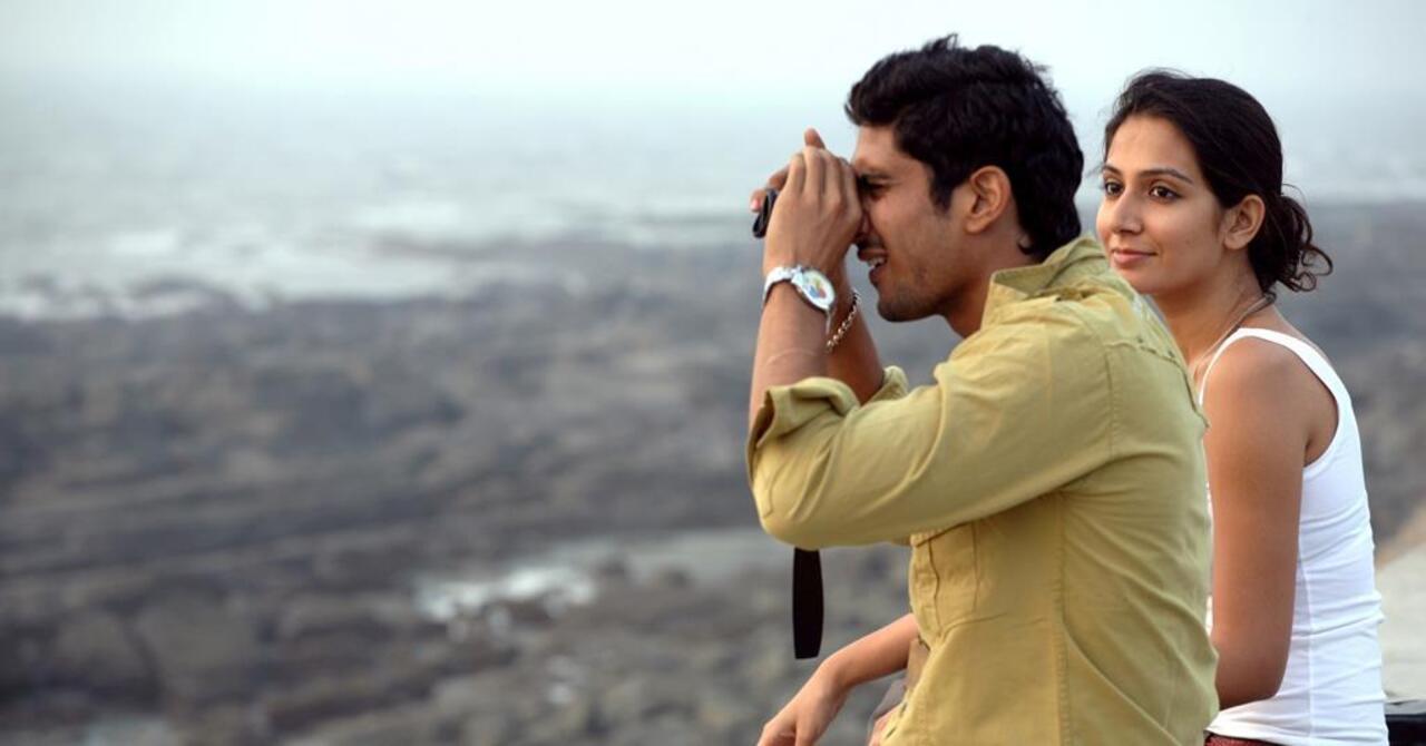 Dhobi Ghat (2010)
Directed by Kiran Rao, this art-house drama explored interconnected lives in Mumbai. The film received strong critical appreciation for its realistic storytelling, atmospheric visuals, and nuanced performances, particularly by Prateik Babbar and Aamir Khan