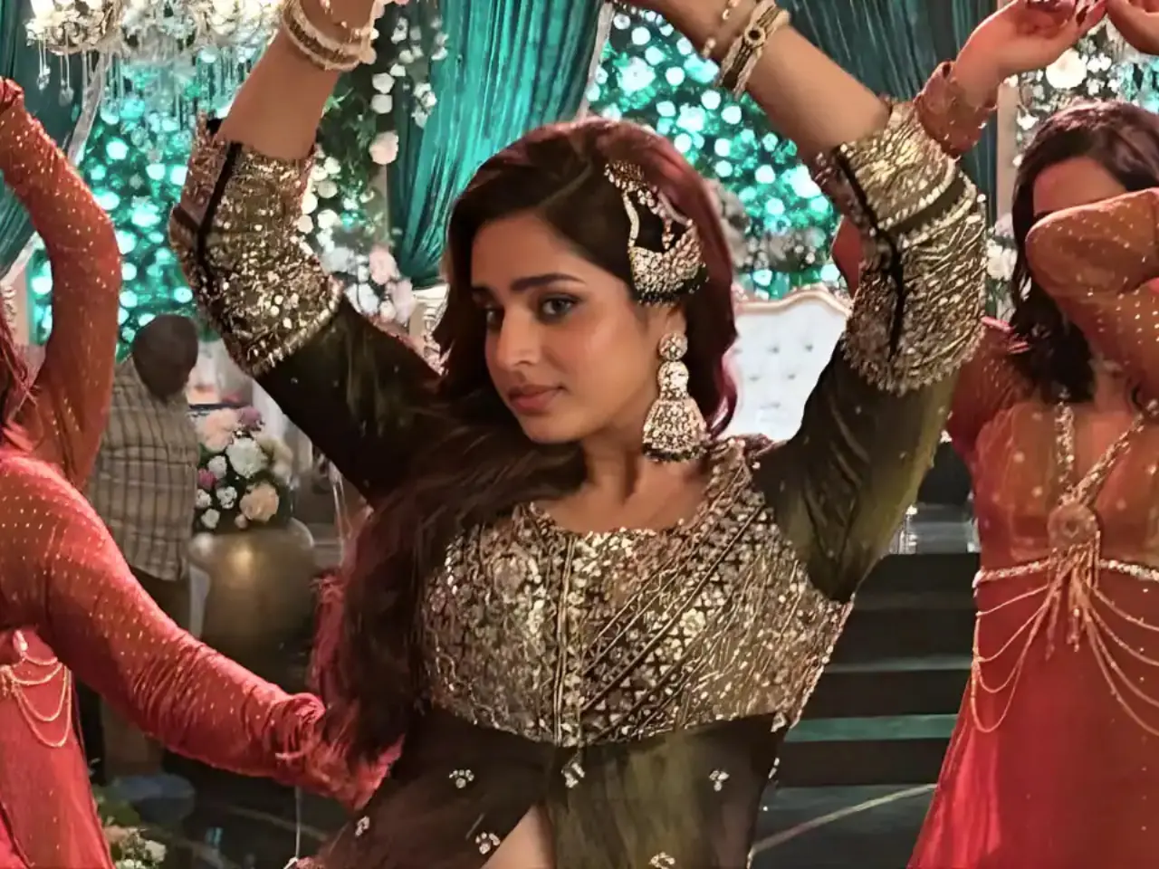 While Ayesha Khan rose to fame with her stint in Bigg Boss 16, she went on to appear in few films. However, it was her stint in Aditya Dhar's Dhurandhar song Shararat, that people took cognizance of her.