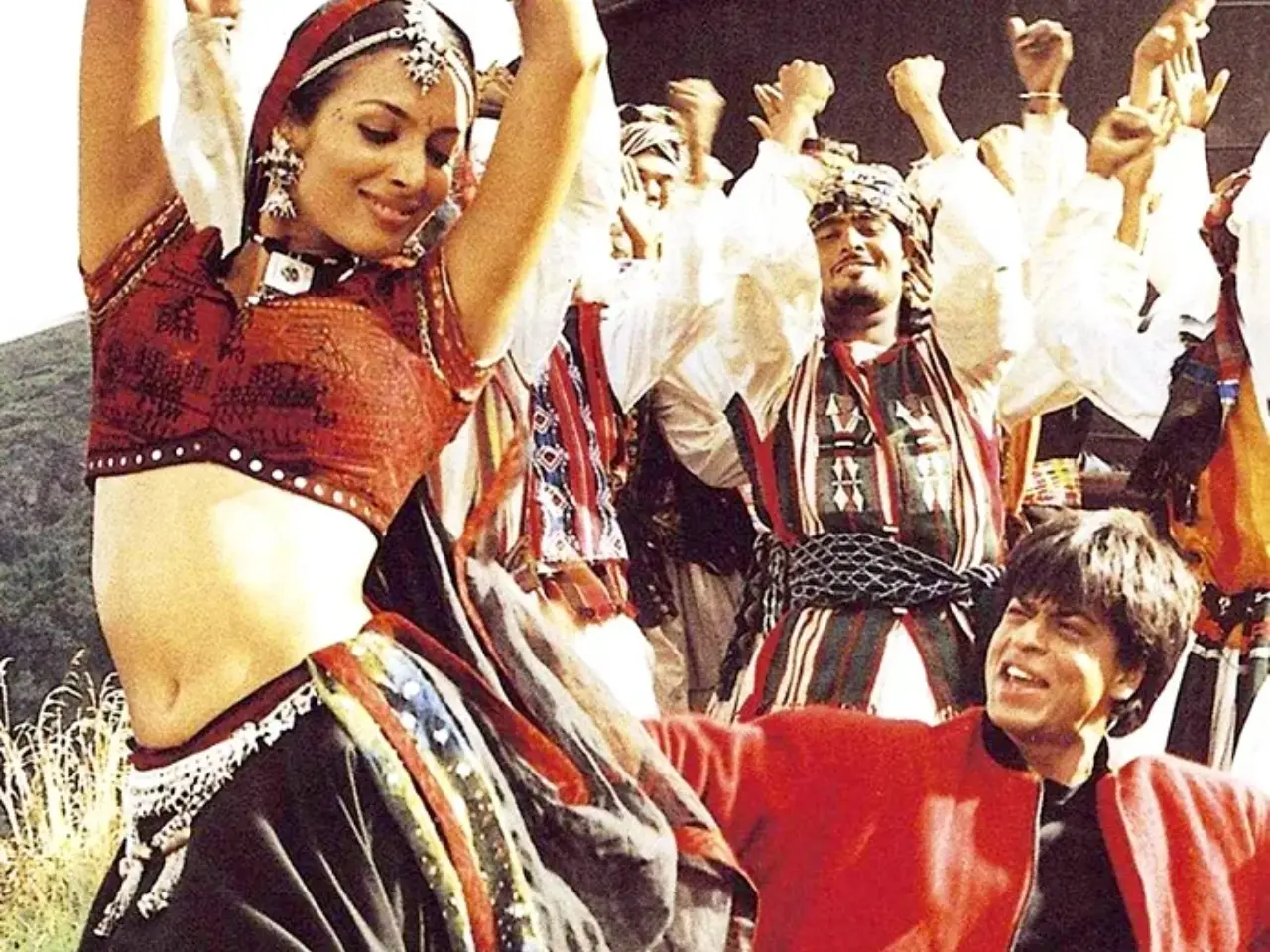 Malaika Arora became an overnight sensation with the iconic dance number Chaiyya Chaiyya from Dil Se. Choreographed atop a moving train and featuring Shah Rukh Khan, the energetic track showcased Malaika’s magnetic screen presence and effortless dance moves.