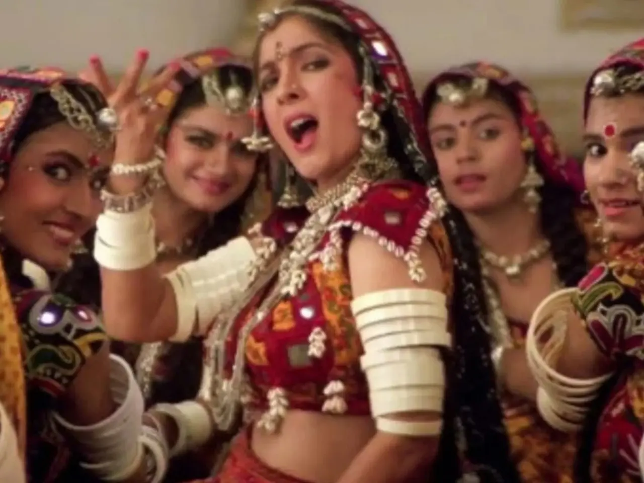 Neena Gupta created a stir with her bold appearance in the iconic track Choli Ke Peeche Kya Hai from Khalnayak. The track went on to become one of the most talked-about and controversial songs of its time.