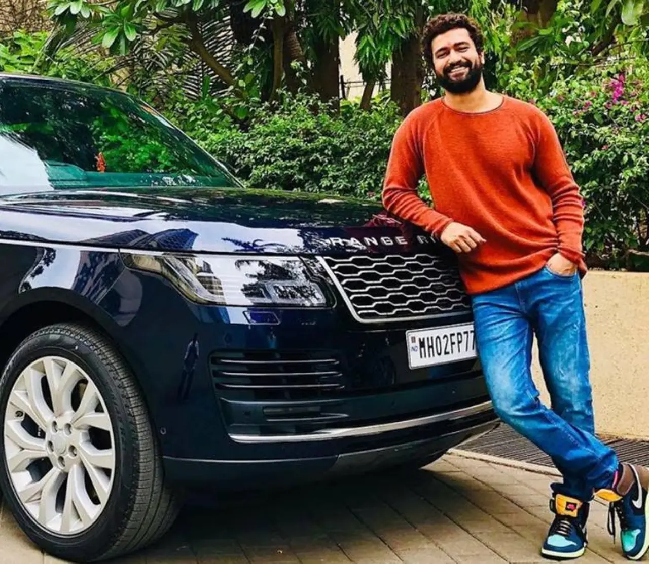 Vicky reportedly owns premium vehicles like the Lexus LM350h 4S MPV and the Land Rover Range Rover Autobiography LWB.