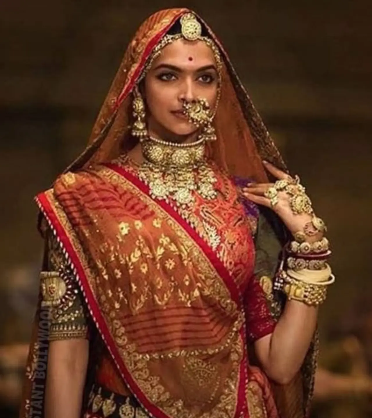 In Padmaavat, Deepika Padukone portrayed Rani Padmavati with grace and strength. Her character stood for dignity and courage, reflecting the unwavering resolve of a queen who chooses honor even in the toughest circumstances.