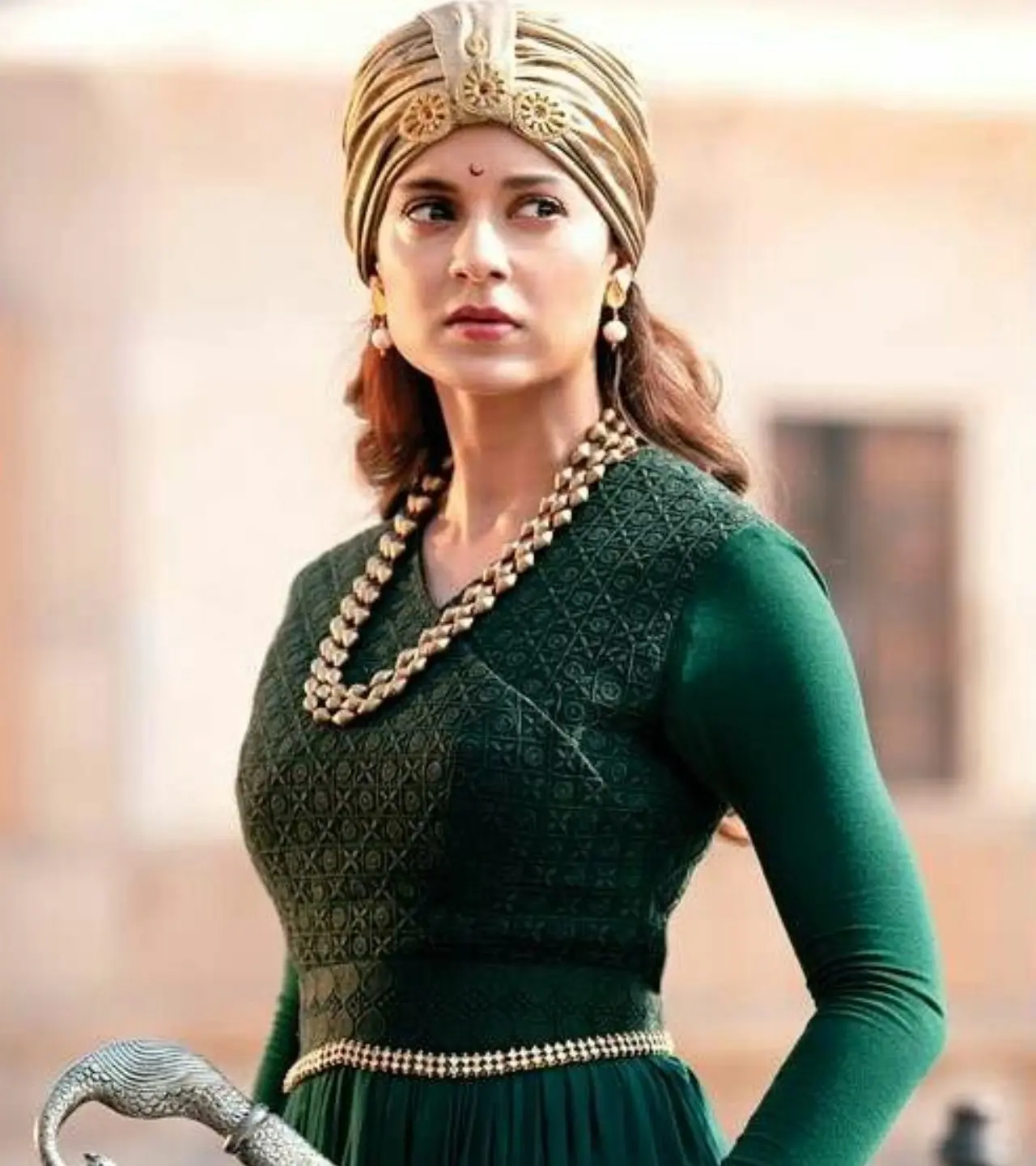 Kangana Ranaut brought the legendary story of Rani Lakshmibai to life with a fierce and powerful performance. As the brave queen who fought against British rule, the character symbolized courage, leadership, and the spirit of a warrior.
