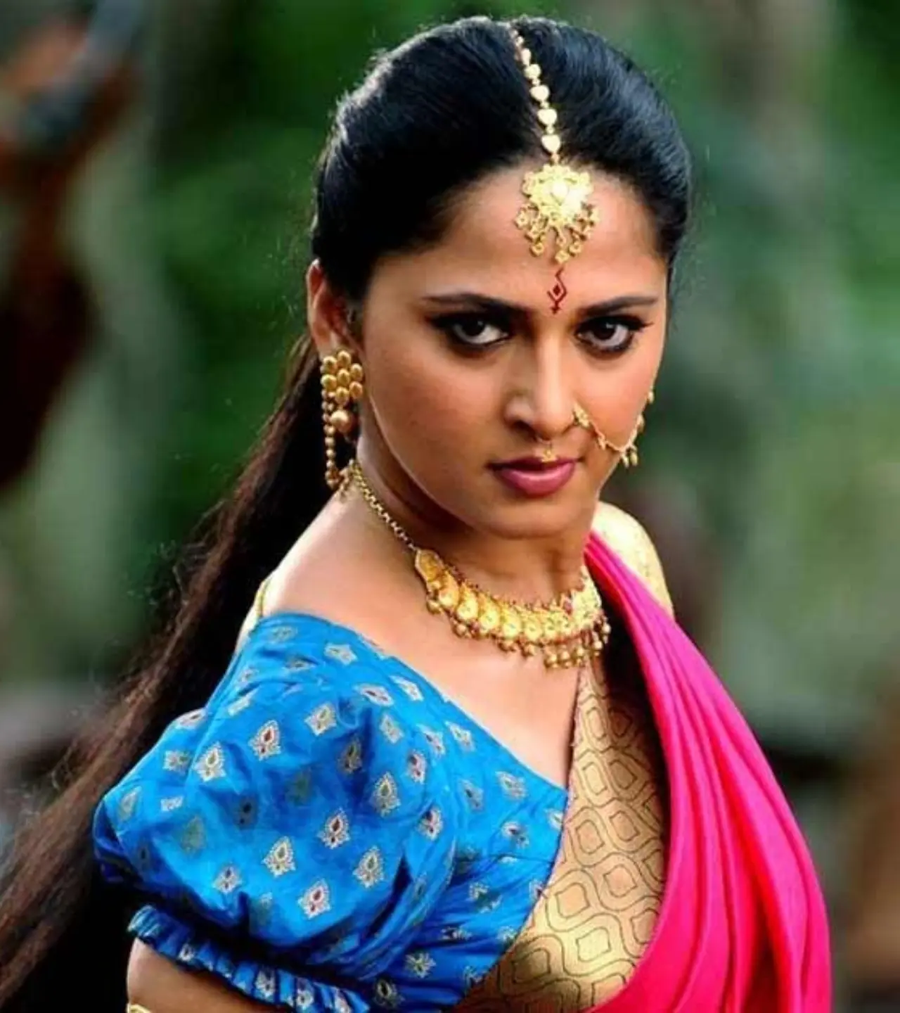 Anushka Shetty’s Devasena in Baahubali was the perfect combination of beauty and strength. From her archery skills to her defiant stand against injustice, she exuded the essence of a warrior queen who never surrendered. 