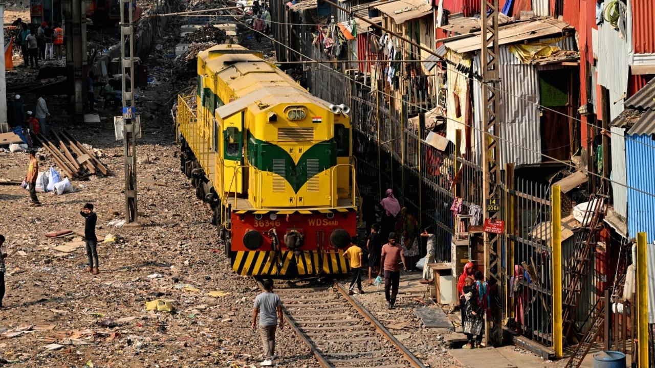 According to railway officials, the fencing work in Bandra involves installing 3-metre-high railings along the stretch to improve safety and protect operational railway lines