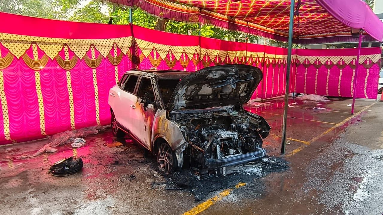 Fire brigade teams, along with disaster management staff and showroom employees, worked together to control the blaze