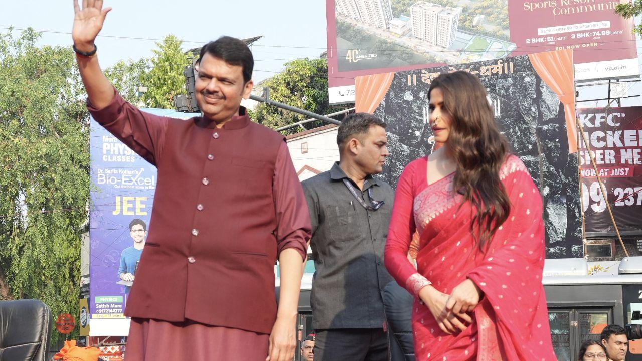 <p>Marathi actor Sai Tamhankar also joined the celebrations alongside the Chief Minister</p>