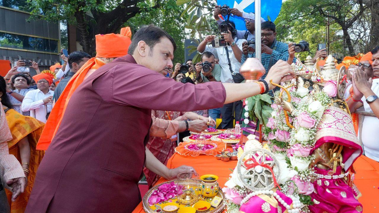 <p>The CM were also seen performing traditional rituals during the procession</p>
