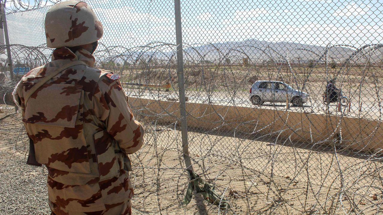 Alto el fuego bajo presión mientras Afganistán informa nuevos ataques paquistaníes antes del Eid