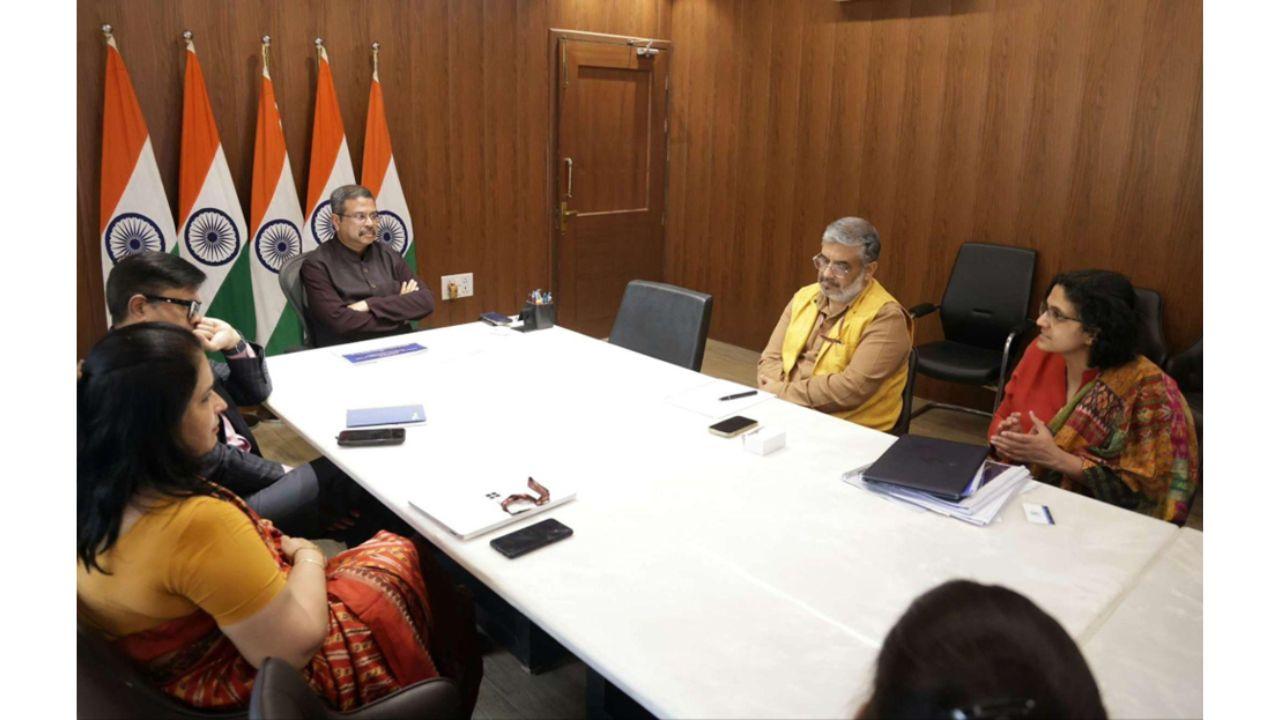 Career Growth for Teachers gaining momentum, Education Minister discusses with CENTA