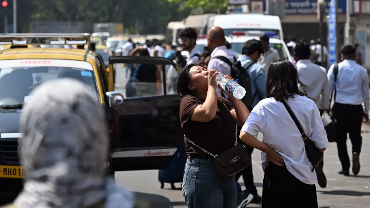 Mumbai LIVE: Mumbai sizzles at 39 degrees Celsius as IMD issues heatwave alert